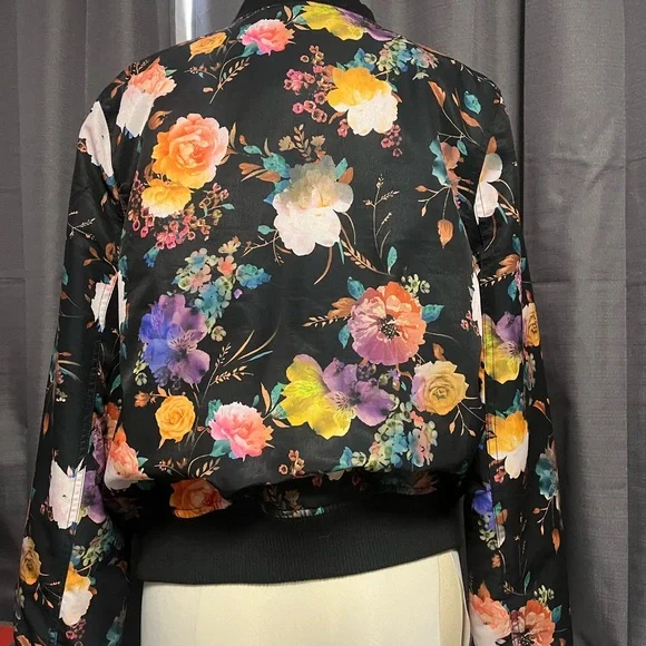 Forever, 21 floral bomber jacket - Picture 3 of 3